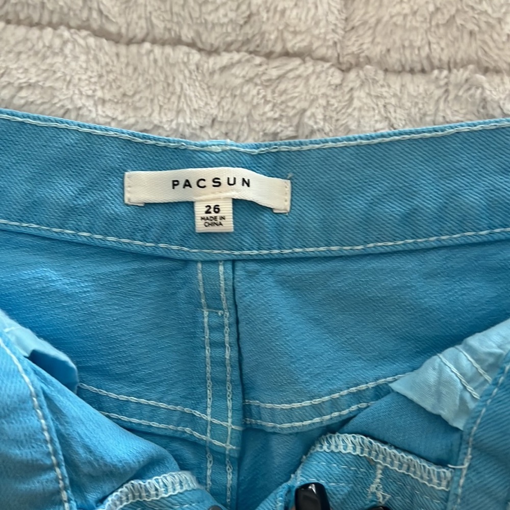 Packing shorts - Picture 3 of 4
